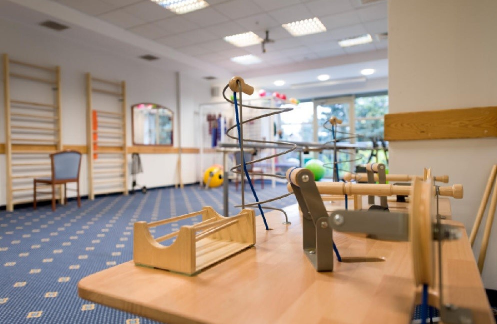 Dom Opieki Senior Marina w Ryni dysponuje nowocześnie wyposażoną salą do rehabilitacji 