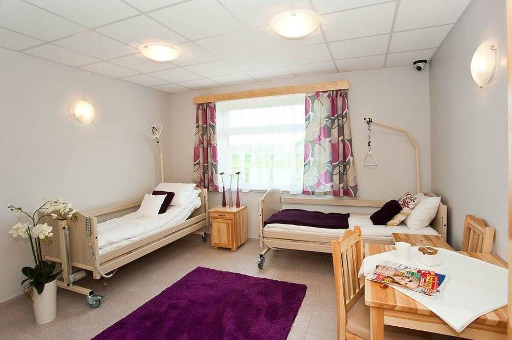 Podopieczni Domu Opieki „Dęby" w Dębach mieszkają w komfortowo urządzonych pokojach