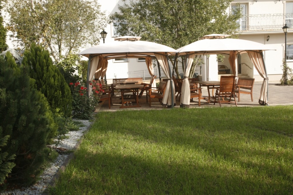 Rezydencja dla Seniorów „Złote Borki" w Borkach Małych dysponuje własnym ogrodem z miejscem do relaksu