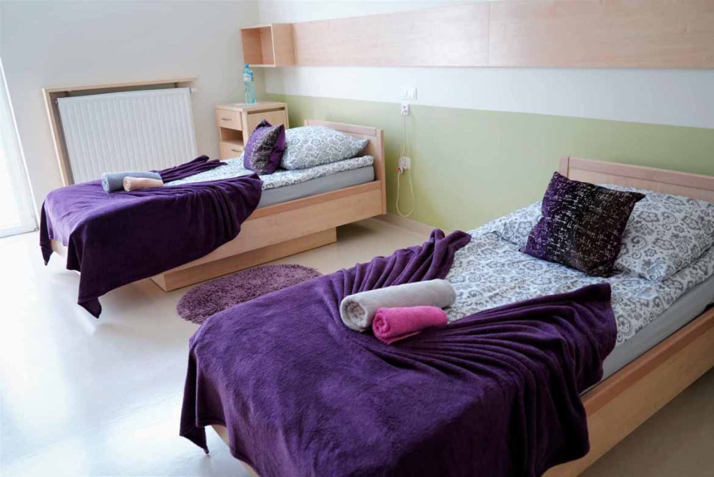 Pacjenci Centrum Opieki „TriVita" w Porąbce mieszkają w komfortowych pokojach z łazienkami