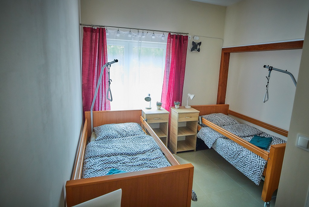 Jeden z pokoi 2-osobowych w Domu Opieki „Villa Seniora" w Rzeszowie