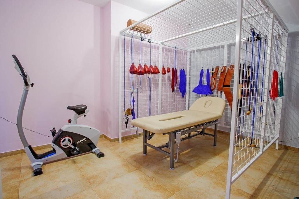 Pałac Seniora „Stary Klasztor" w Rokicinach Podhalańskich dysponuje salą i sprzętem do rehabilitacji ruchowej