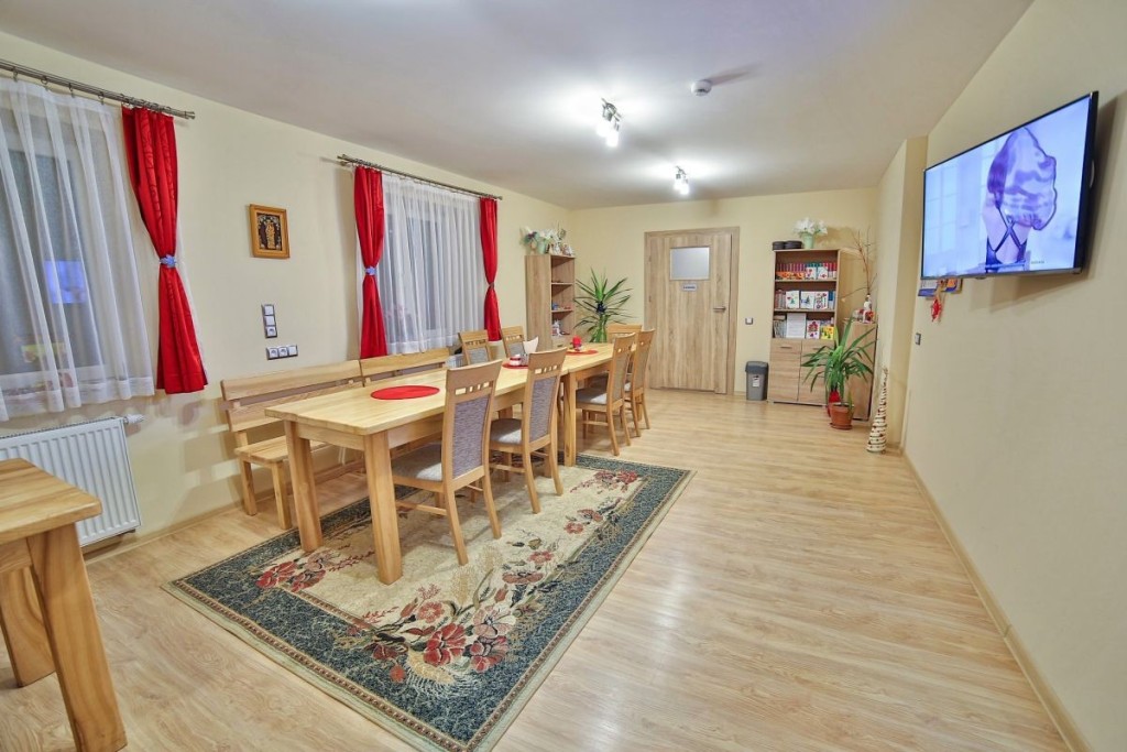 Mieszkańcy Pałacu Seniora „Stary Klasztor" w Rokicinach Podhalańskich  mają do dyspozycji pomieszczenia w częściach wspólnych