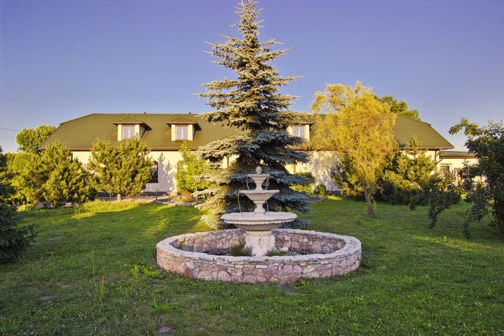 Ogród przed Rodzinnym Domem Opieki „Zielony Dworek" w Tąpkowicach