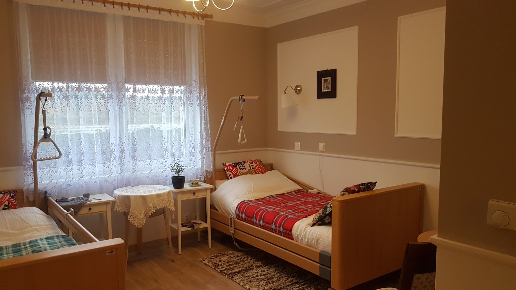 Podopieczni Domu Seniora „Nad Stawem" w Janowie mieszkają w przytulnych i przestronnych pokojach