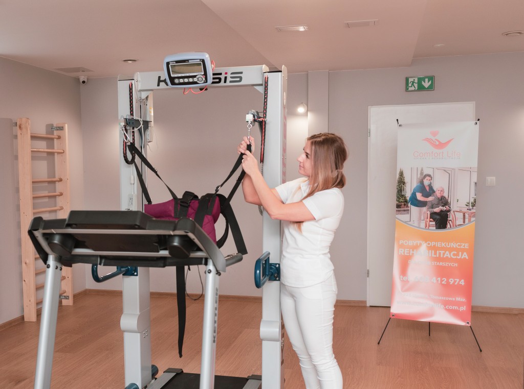 Ośrodek Opiekuńczo-Rehabilitacyjny „Comfort Life" w Ujeździe dysponuje nowoczesnym sprzętem i wykwalifkowaną kadrą