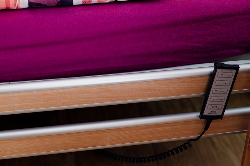 Pokoje w Prywatnym Domu Opieki „Pensjonat pod Lipami" w Woźnikach wyposażone są w instalację przywoławczą