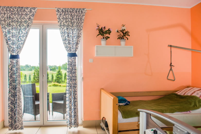 Pokoje w Domu Seniora „Pogodne Dni" w Wielogłowach pozbawione są barier architektonicznych