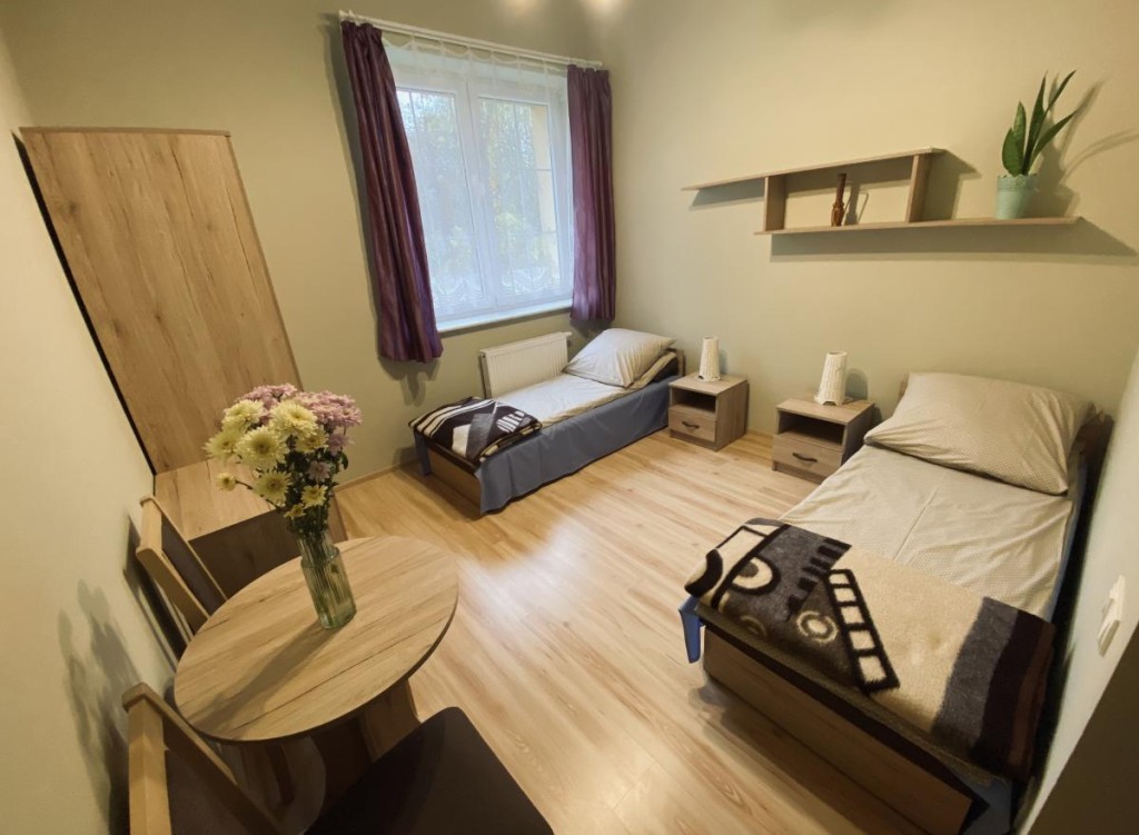 Pokoje w Domu Seniora „Bronek” – filia w Szelejewie Drugim pozbawione są barier architektonicznych