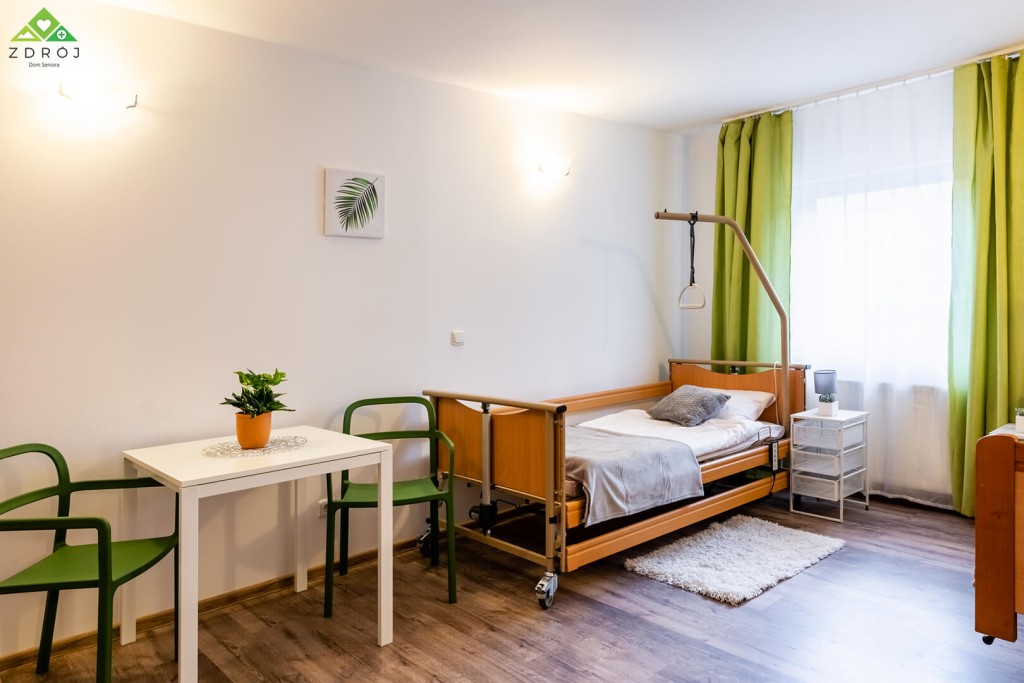 Pokoje w Domu Seniora „Zdrój" w Świeradowie-Zdroju są jasne, przestronne i pozbawione barier architektonicznych