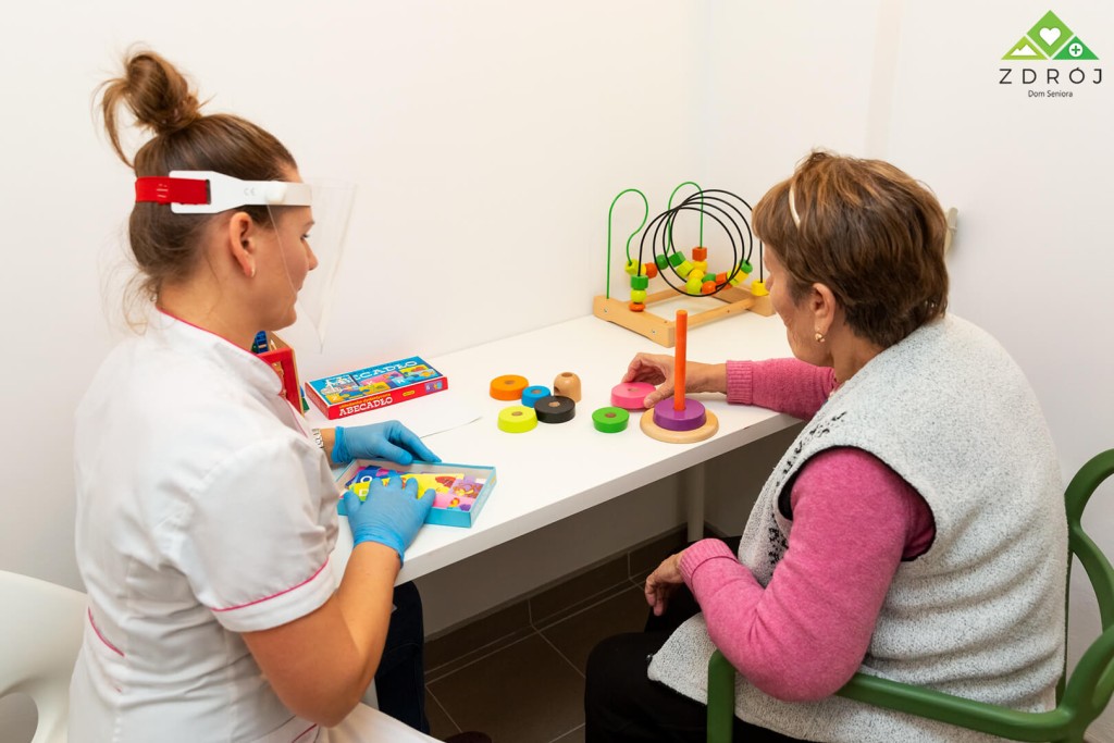 Mieszkańcy Domu Seniora „Zdrój" w Świeradowie-Zdroju uczestniczą w zajęciach terapeutycznych