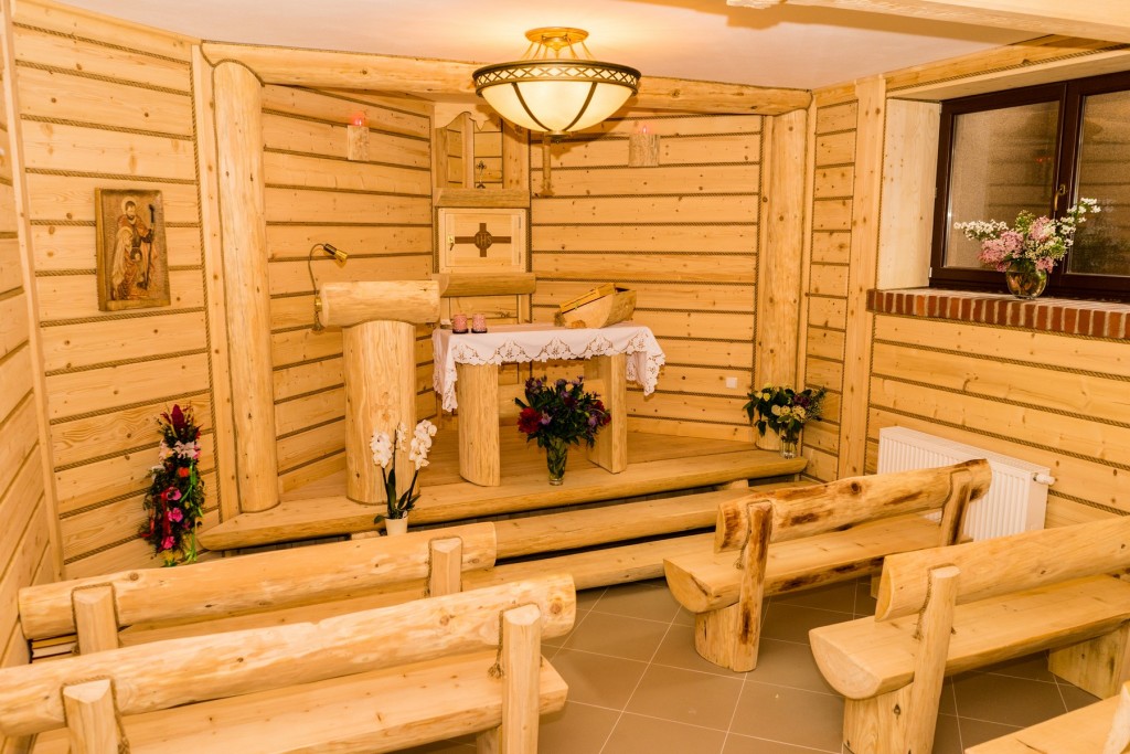 Pensjonat Seniora „Eden" w Maniowach dba o potrzeby duchowe mieszkańców - na terenie obiektu znajduje się kaplica 