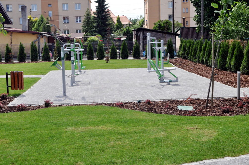 Dom Seniora „Tiliam" w Zawadzkiem oddaje do dyspozycji swoich podopiecznych ogród i plenerową siłownię