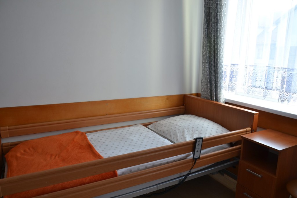 Pokoje w Domu Opieki „Jestem" w Grobli wyposażone są w instalację przywoławczą SOS