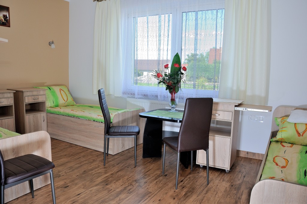 Pokoje w Domu Seniora „Bronek" w Lubrańcu są jasne, czyste i komfortowo urządzone