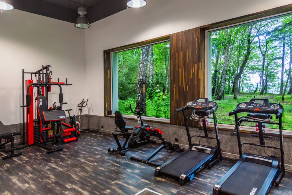 Dom Seniora „ROSE Senior Resort” w Jastrzębiej Górze dysponuje nowoczesą salą rehabilitacyjną z pięknym widokiem 