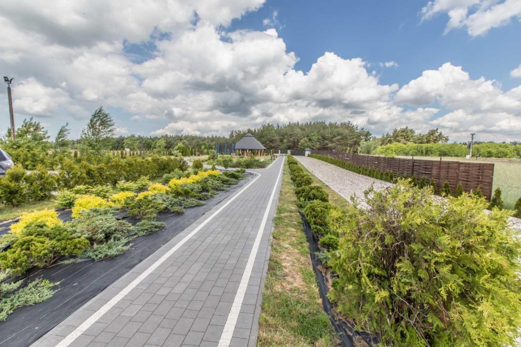 Ogród przed Domem Opieki„Marion" w Krubinie 