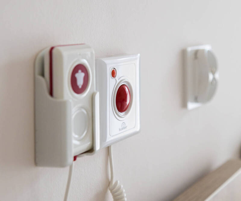 Pokoje w Domu Seniora „Senior Residence"w Bornem Sulinowie są wyposażone w nowoczesną instalację przywoławczą