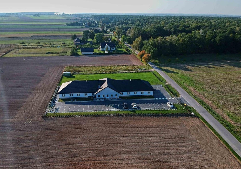 Ośrodek rehabilitacyjno-opiekuńczy „Veteris” w Bystrzejowicach z lotu ptaka