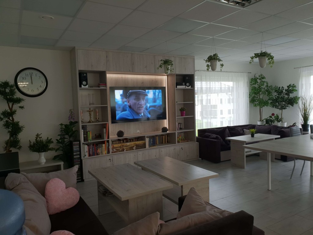 Pokój dzienny w Ośrodku rehabilitacyjno-opiekuńczym „Veteris” w Bystrzejowicach