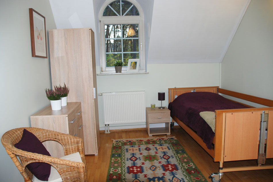 Pokoje w Domu Seniora „Piano" w Piasecznie są wyposażone w niezbędne udogodnienia