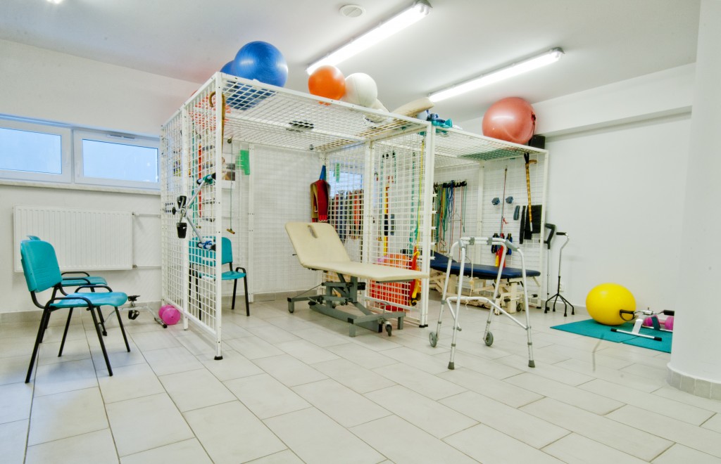 Na terenie Zakładu Opiekuńczo-Leczniczego „Dom Rodzinny” w Nowym Dworze Mazowieckim  znajduje się świetnie wyposażona sala do rehabilitacji 