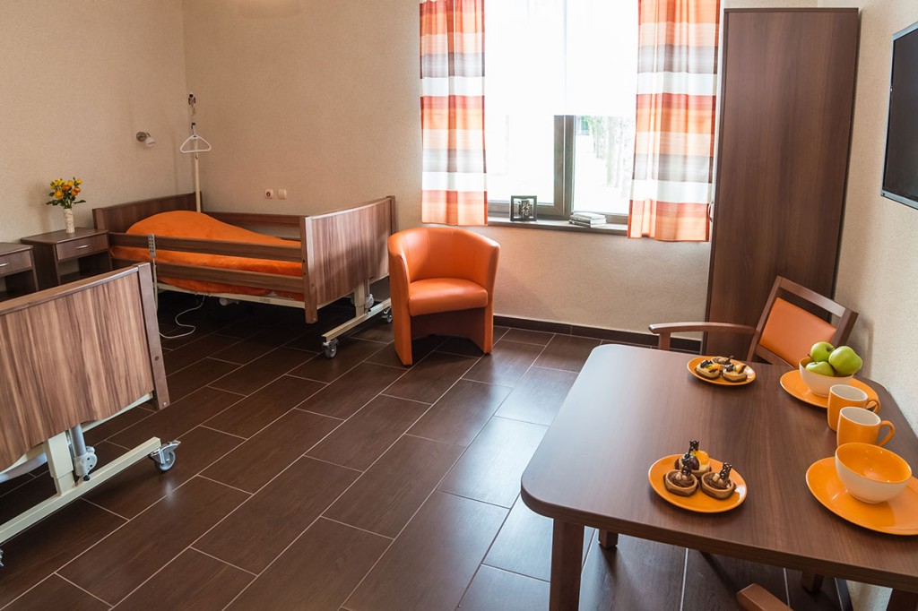 Pokoje w Domu Seniora „Bursztynowy” w Gdańsku są nowoczesne i funkcjonalnie urządzone