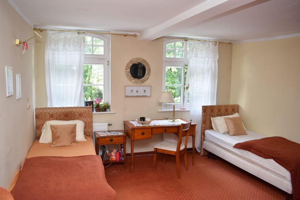 Jeden z pokoi 2-osobowych w Domu Seniora „Elite Prestige” w Liczach