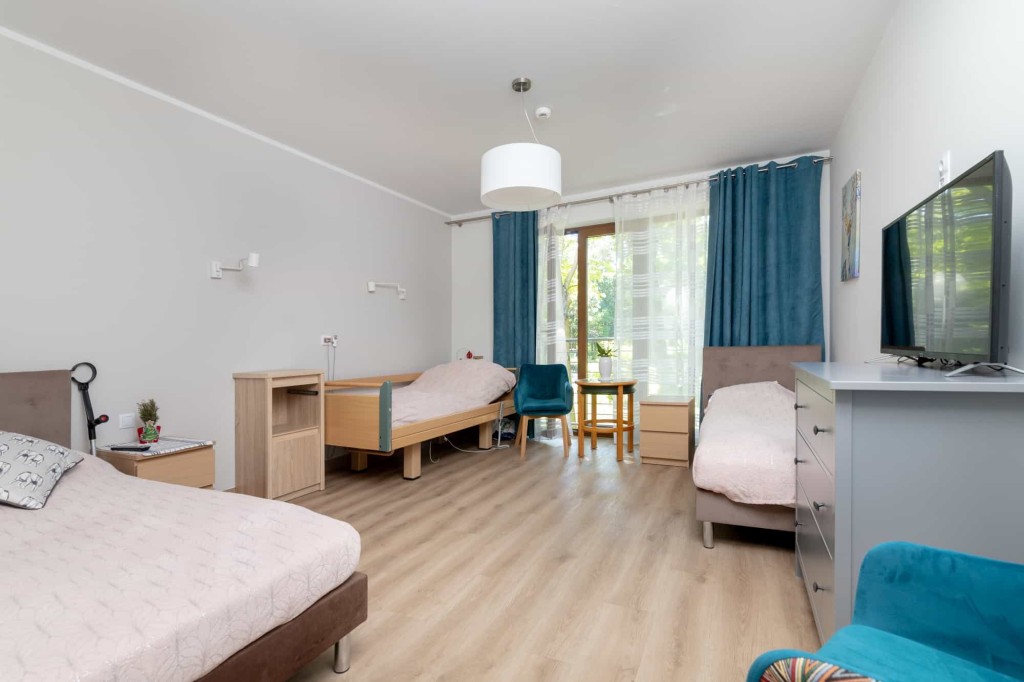 Pokoje w Rezydencji Seniora ,,Willa Milanówek" w Milanówku są komfortowe i funkcjonalne