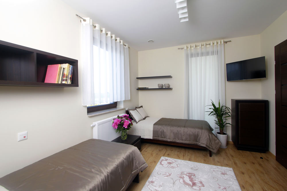 Pokoje w Domu Opieki i Rehabilitacji „Comfort Place” w Jastkowie ą komfortowe, eleganckie i wyposażone w niezbędne udogodnienia