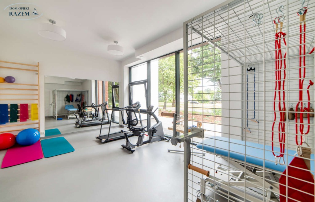 Dom Opieki „Razem” w Stawigudzie dysponuje salą do rehabilitacji - jest ona wyposażona w nowoczesny sprzęt