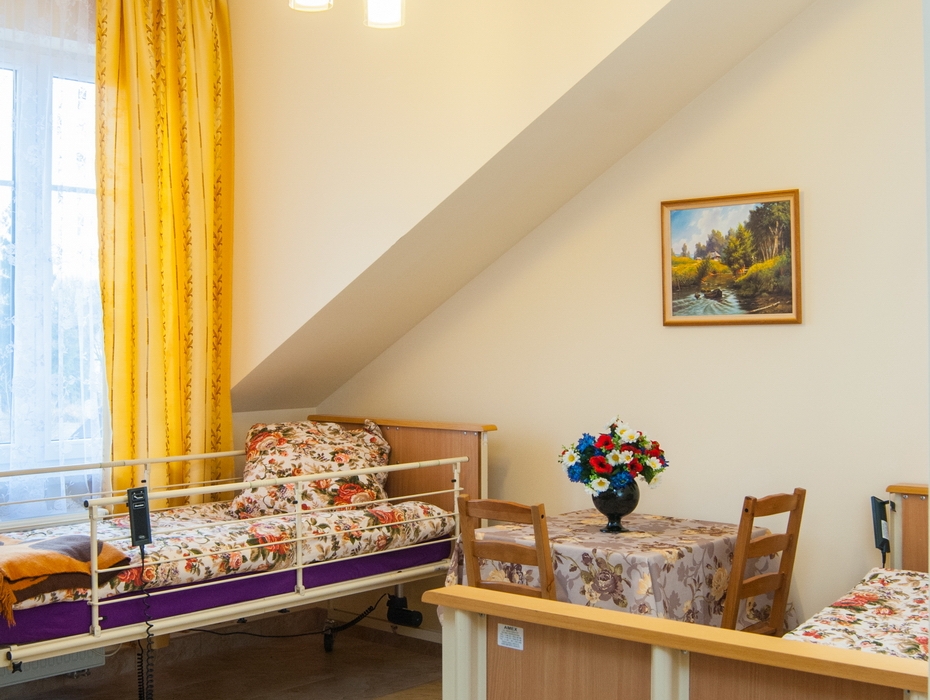 Pokoje w Domu Opieki „Basis" w Podkowie Leśnej wyposażone są w nowoczesną instalację przywoławczą i pozbawione barier architektonicznych