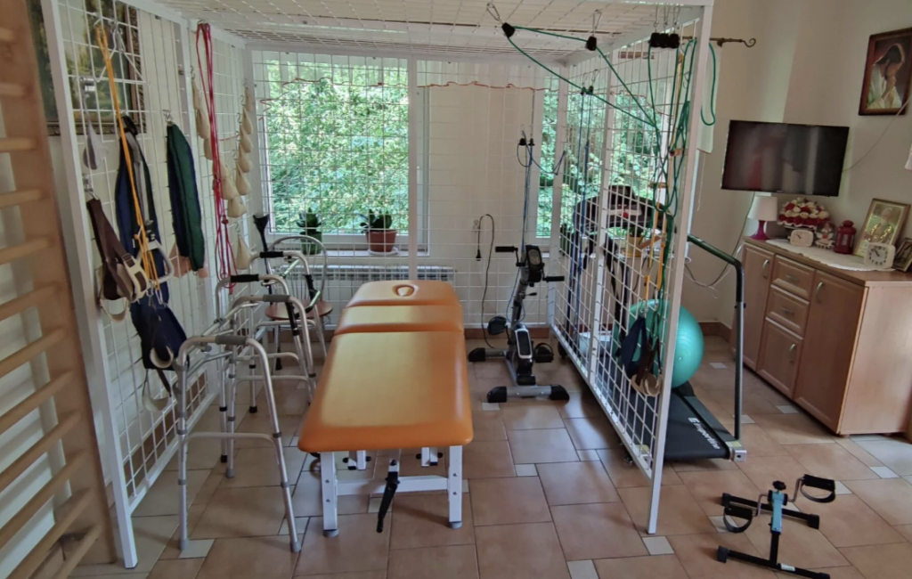W Domu Opieki „Leśna Oaza” w Chęcinach znajduje się sala rehabilitacyjna 