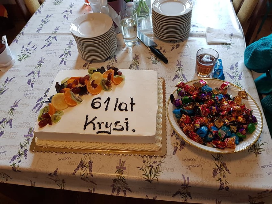 Mieszkańcy Domu Aktywnego Seniora „Biała Dalia” w Konstancinie-Jeziornie hucznie obchodzą imieniny i urodziny 