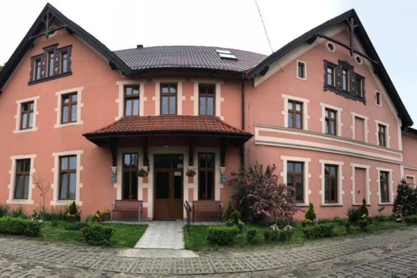Pensjonacik Rodzinny pod Dębami w miejscowości Kania