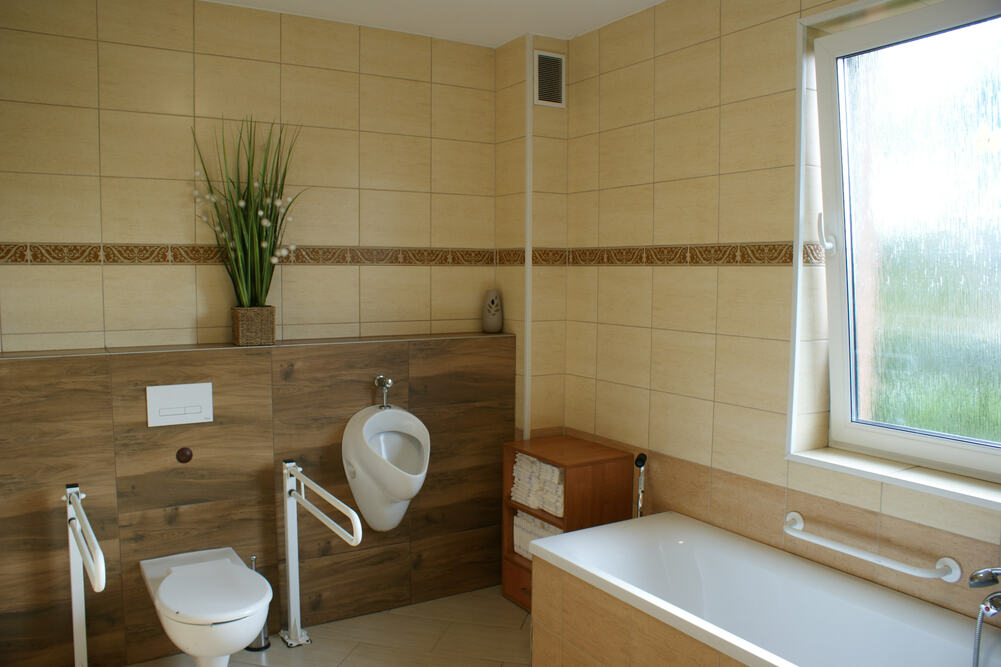 Łazienki w Domu Opieki „Arka” w Koszęcinie są przyjazne osobom niepełnosprawnym