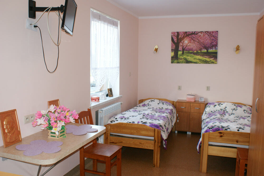 Jeden z pokoi mieszkalnych w Domu Opieki „Arka” w Koszęcinie