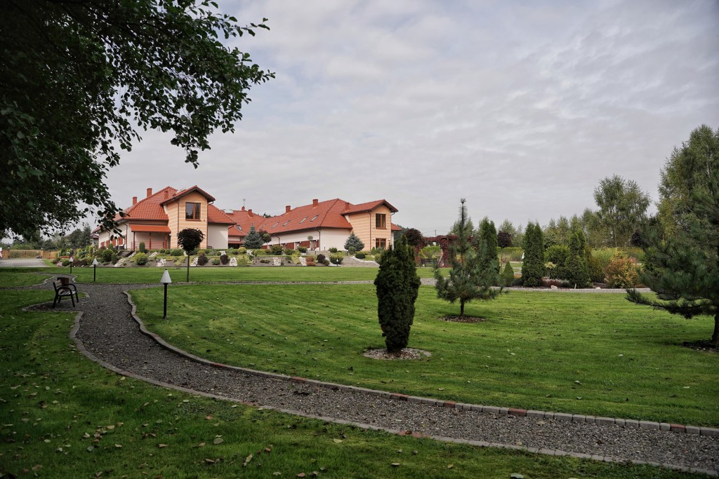 Dom Seniora „Gwarek” w Skrzyszowie i otaczający go ogród