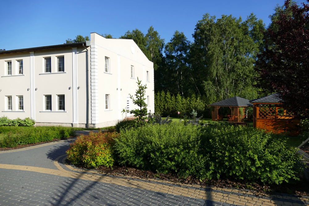 Lokalizacja Domu Seniora „Czyżyk” w Czyżowicach  jest jednym z jego największych atutów