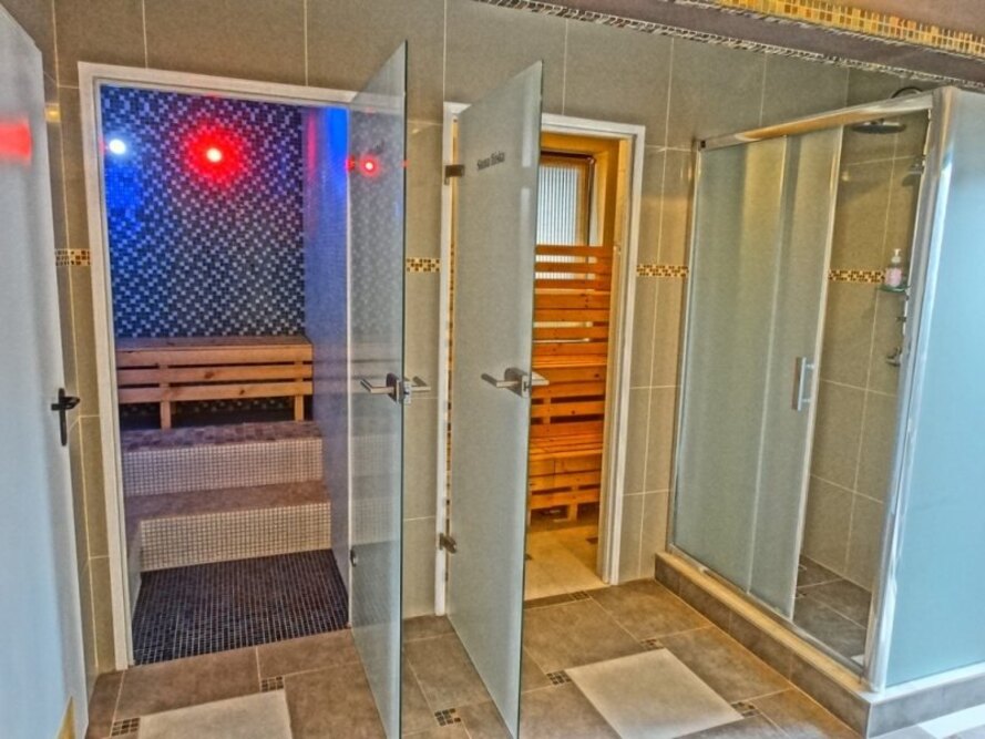 Rezydencje „Dwór Zawiszy” w Dylakach dysponuje 4 saunami, w tym sauną suchą