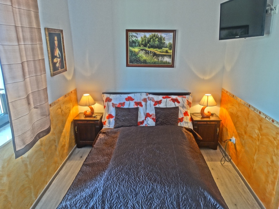 Pokoje dla gości Rezydencji „Dwór Zawiszy” w Dylakach Pokoje dla gości są umeblowane i wykończone w najwyższym standardzie