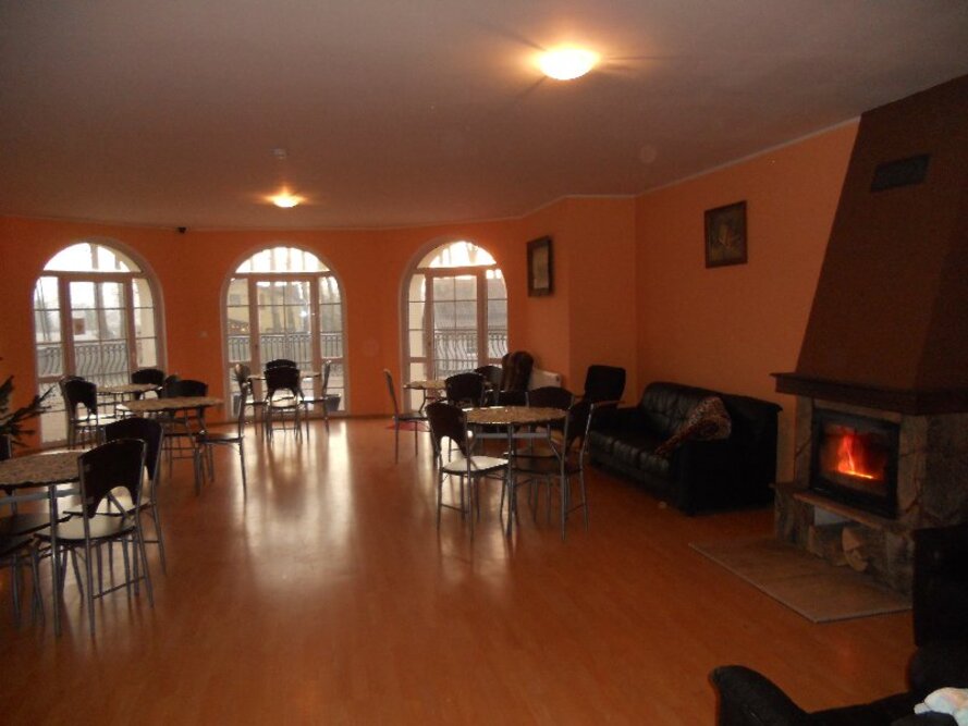 Salon w Prywatnym Domu Seniora „Słoneczko" w Gdańsku to miejsce w których pensjonariusze chętnie spędzają czas w ciągu dnia