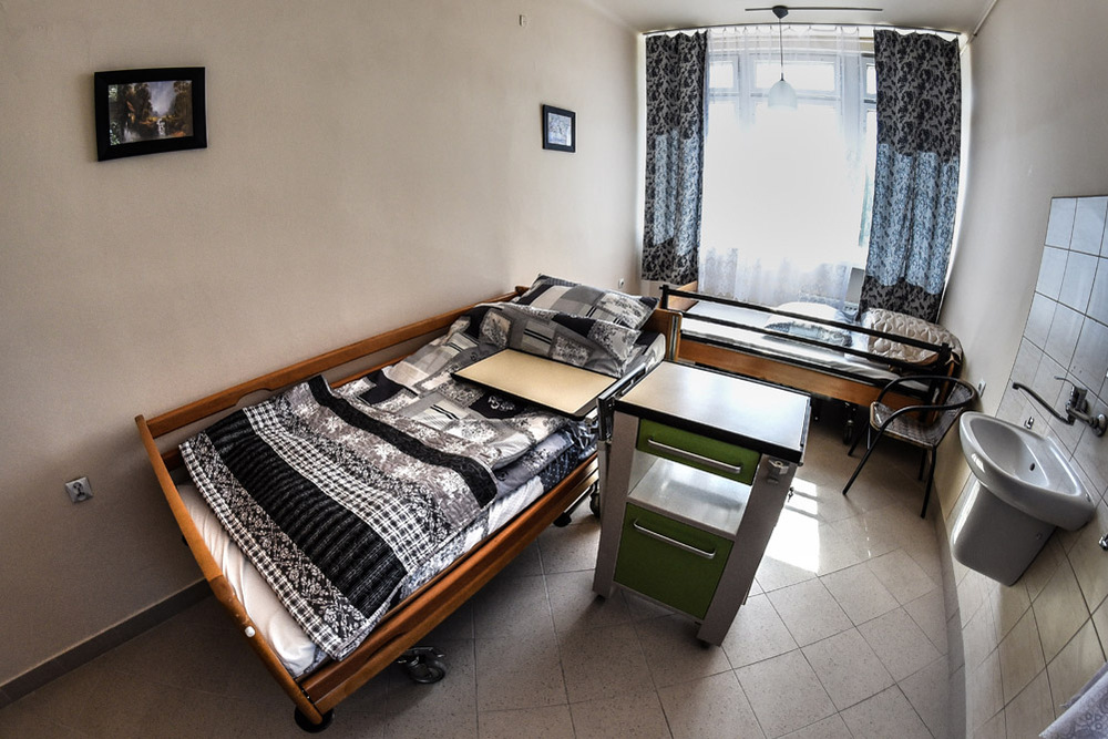 Jeden z pokoi 2-osobowych w Domu Seniora „Medigab” w Łodzi