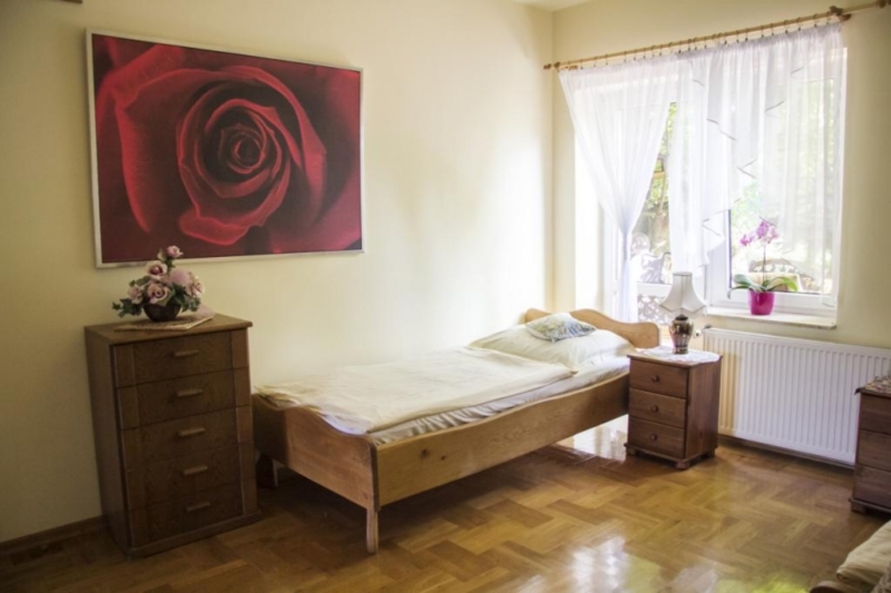 Jeden z pokoi w Domu Opieki „Zapiecek” w Zabierzowie Bocheńskim
