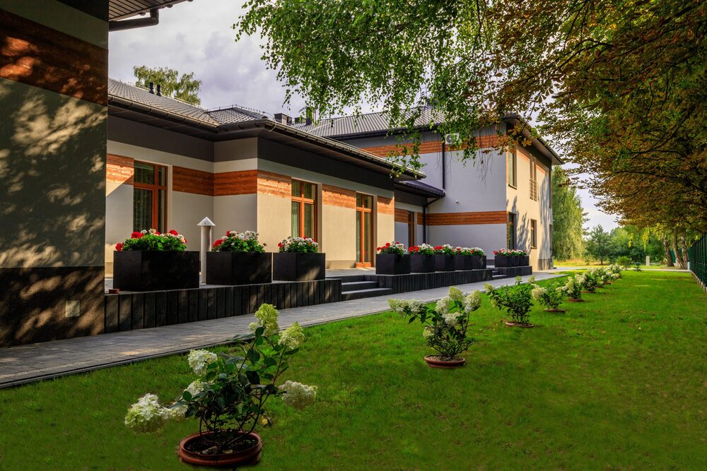 Mieszkańcy Domu Opieki „Leśna Róża” w Woli Żelechowskiej mogą korzystać z ogrodu