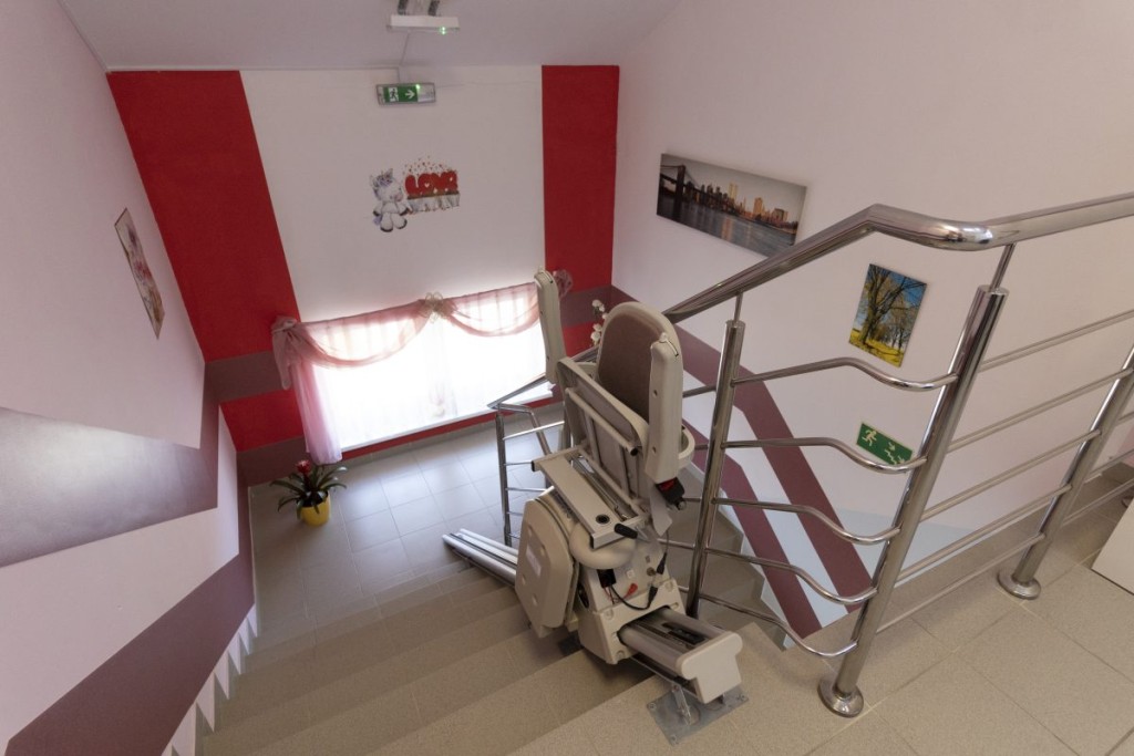 W Domu Spokojnej Starości „Słoneczny Las” w Stanisławowie nie ma barier architektonicznych - są za to liczne udogodnienia dla osób mających trudności z poruszaniem