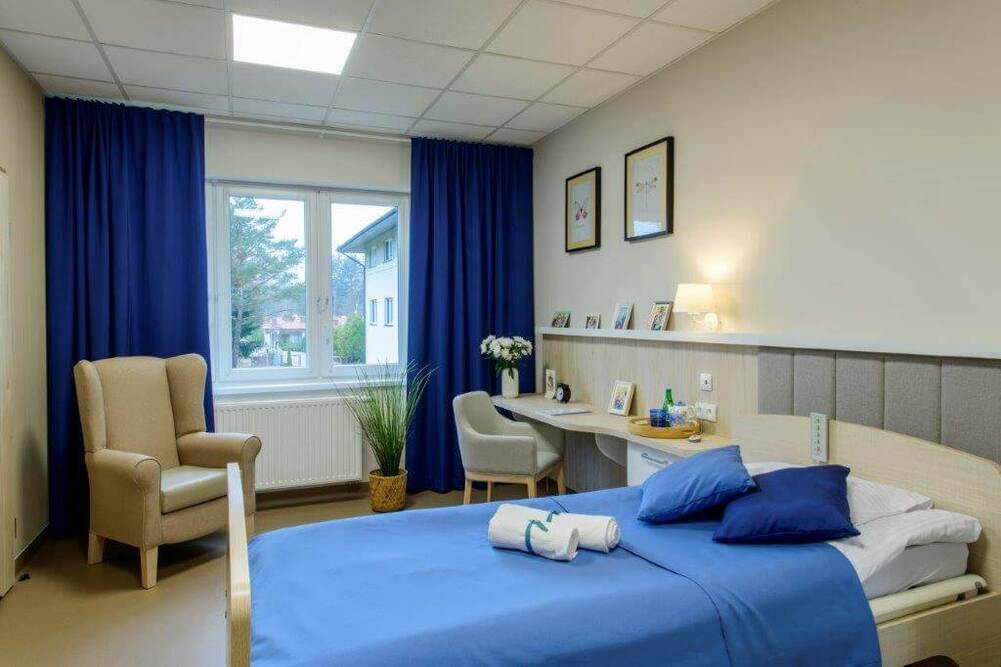 Pokoje w Domu Opieki „Rezydencja Marianna” w Majdanie są jasne, przytulne i funkcjonalnie urządzone