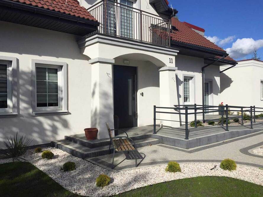 Dom Spokojnej Starości „Baśniowe Zacisze” w Głogowie jest dostosowany do osób niepełnosprawnych - posiada między innymi podjazdy dla wózków inwalidzkich