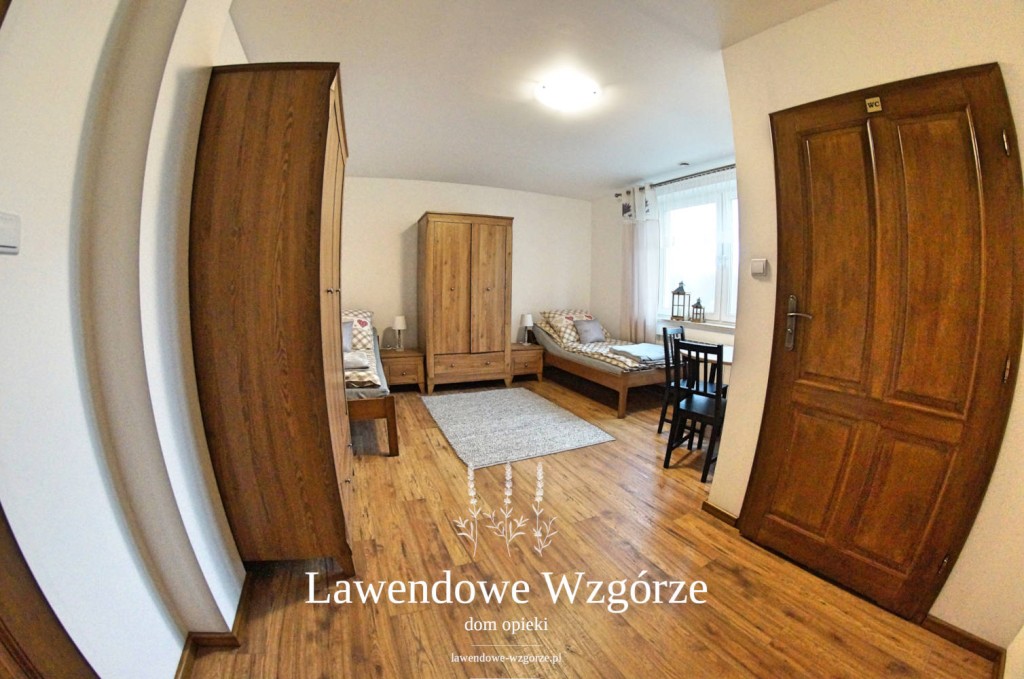 Wnętrza Domu Opieki „Lawendowe Wzgórze” w Podgrodziu są ciepłe, przytulne i utrzymane w przyjemnej dla oka kolorystyce