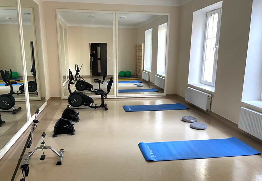Dom Opieki Kośminy dysponuje świetnie wyposażoną salą do rehabilitacji ruchowej